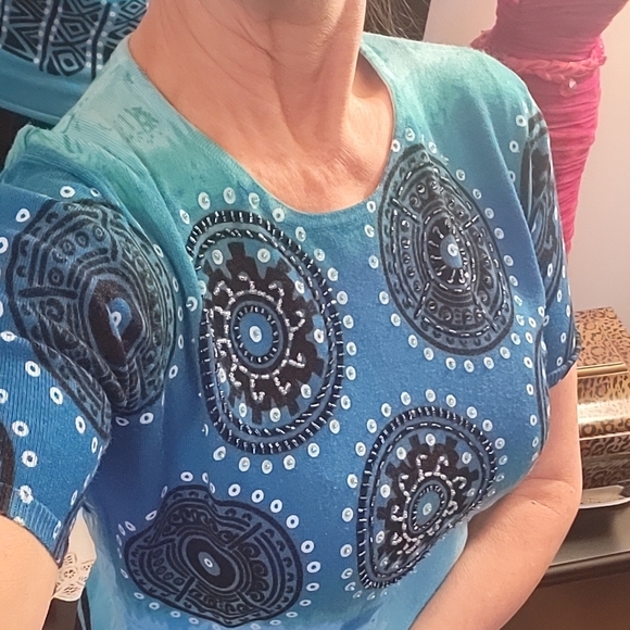 LIKE NEW! Multi-shade Blue Abstract Patterned Knit & Beaded Top, M - Picture 7 of 13